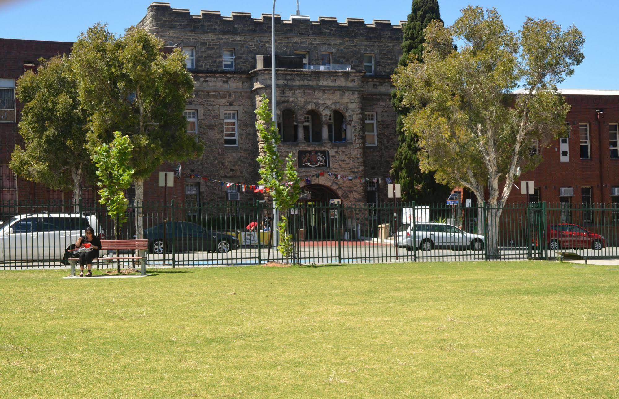 Albergue The Old Swan Barracks Perth Exterior foto